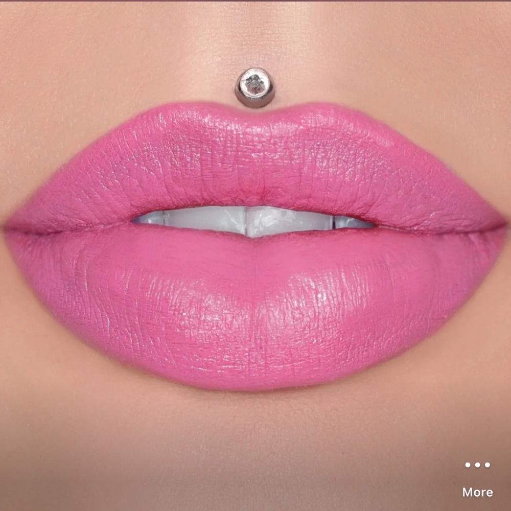 Jeffree Star Holy Fashion Velvet Trap
Lipstick
